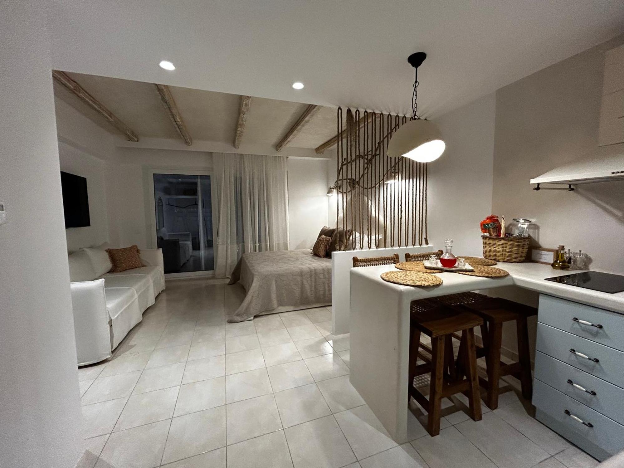 Calliopes By The Sea Boutique Suites 帕拉利亚狄奥尼索 外观 照片